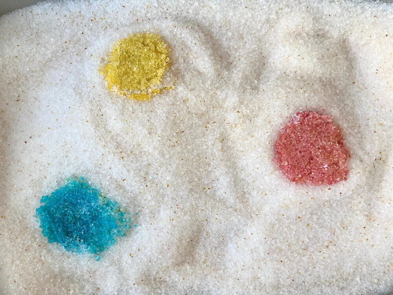 Ein Katzenstreu, das Sie durch einen Farbwechsel auf den Gesundheitszustand Ihrer Katze aufmerksam macht